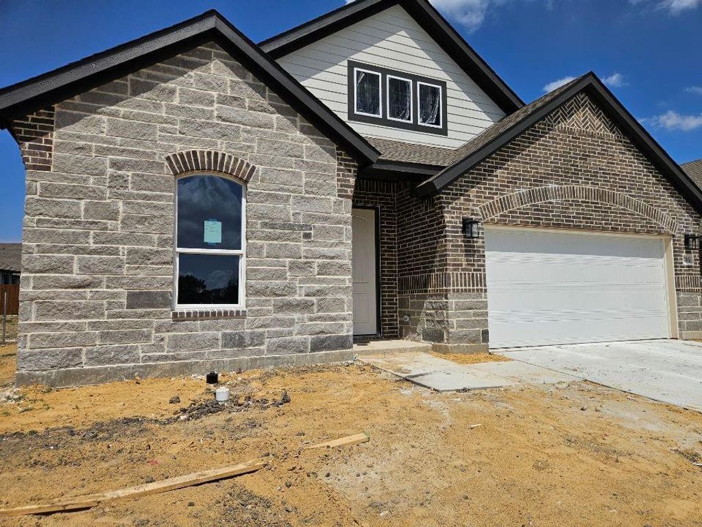 806 Silverleaf Drive, Ennis