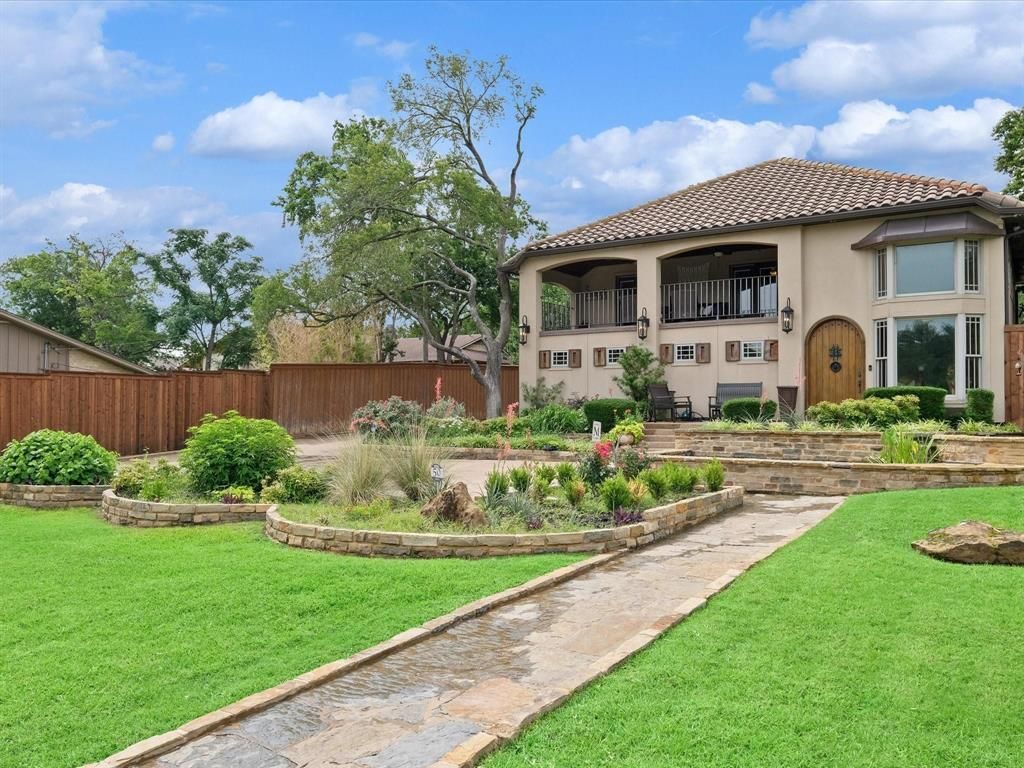 306 E Rochelle Boulevard, Irving