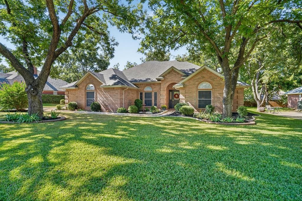 9216 Hanging Moss Drive, Granbury