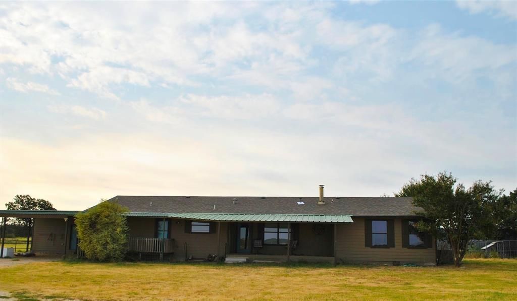 601 Highway 588, Comanche