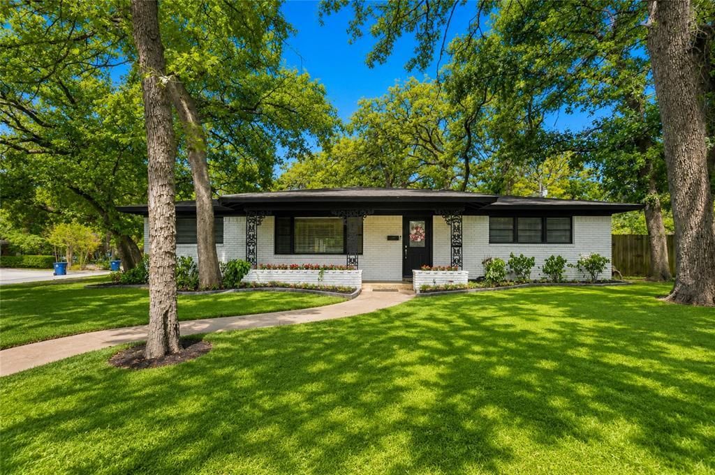 1500 W Lavender Lane, Arlington
