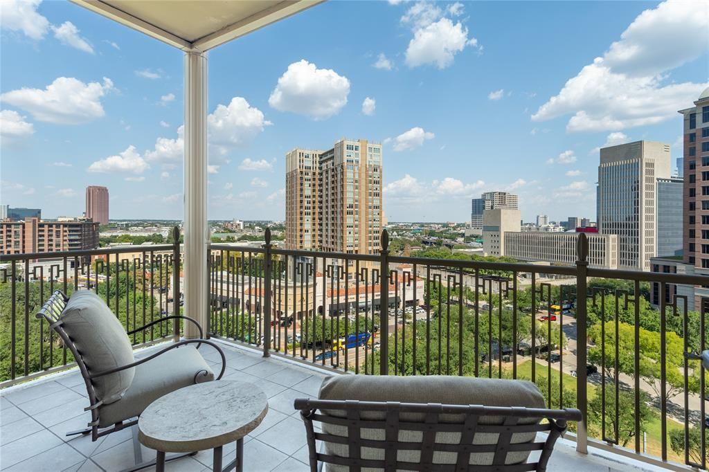 2525 N Pearl Street 1001, Dallas