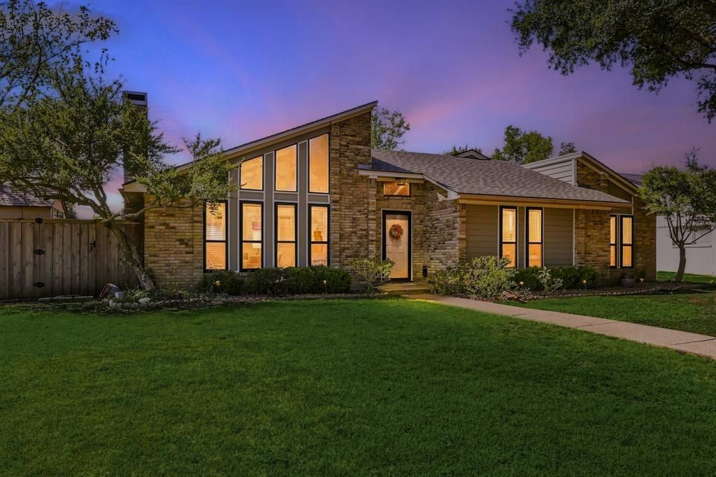 924 Thoreau Lane, Allen