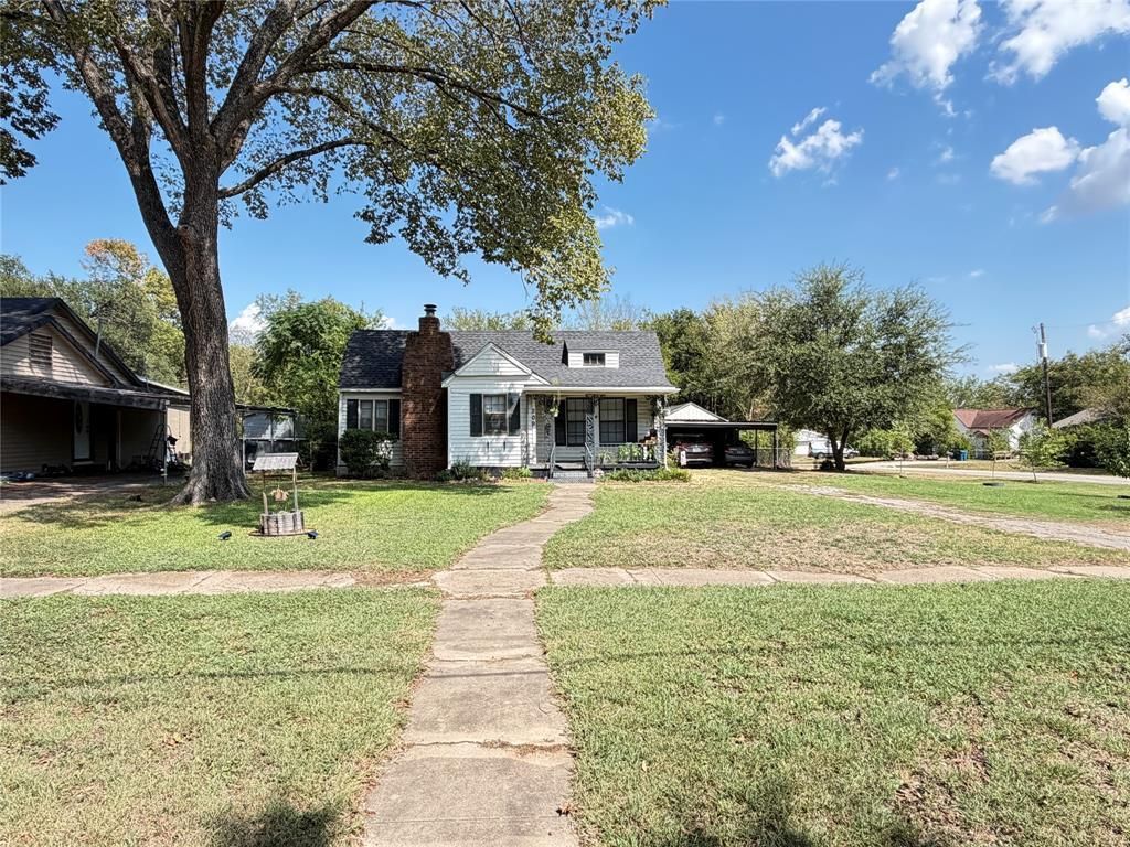 209 S Canton Street, Mexia