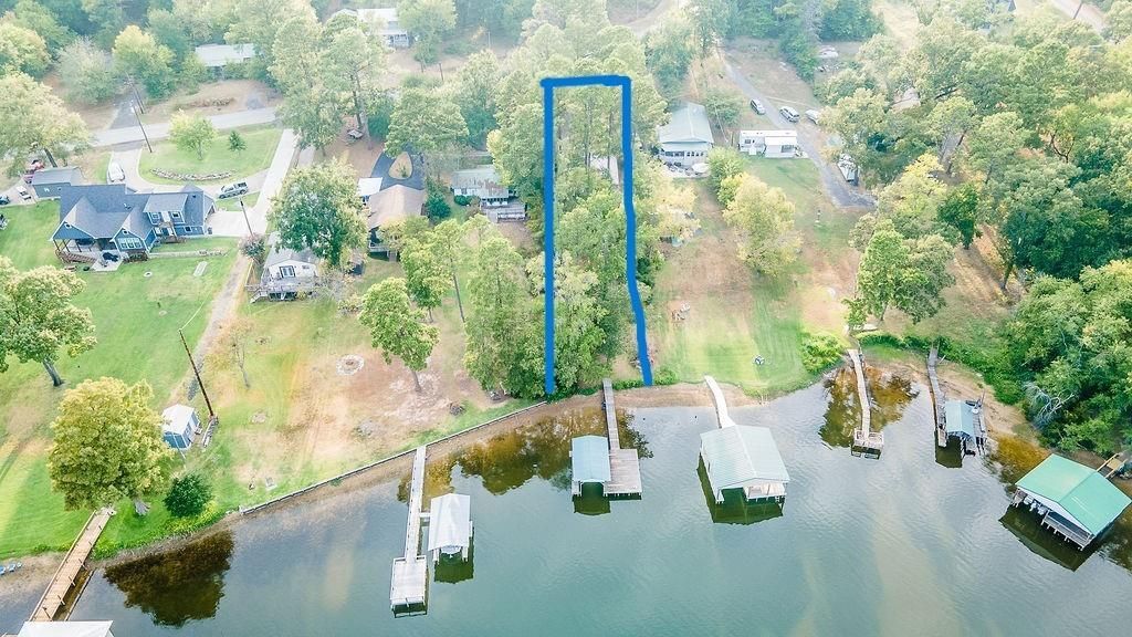 586 County Road 2298, Mineola