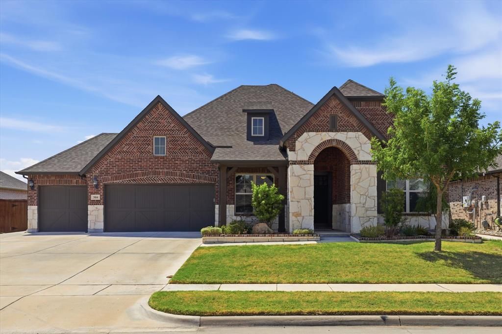 304 Kellan Court, Hickory Creek