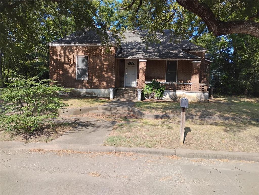 615 N Mirick Avenue, Denison