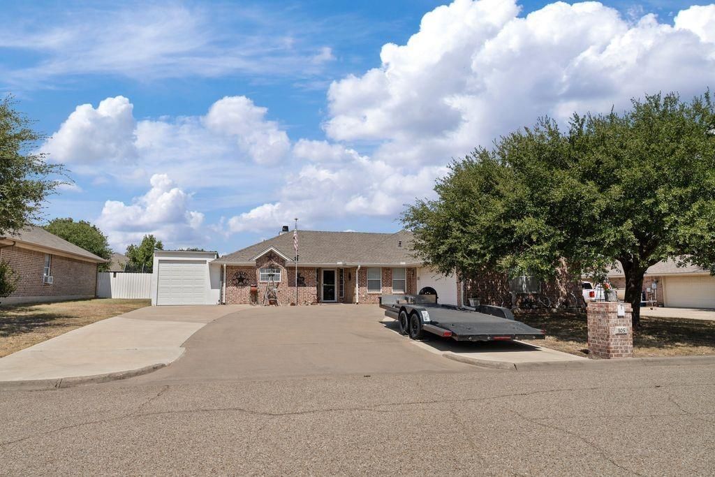 105 Topaz Circle, Hewitt