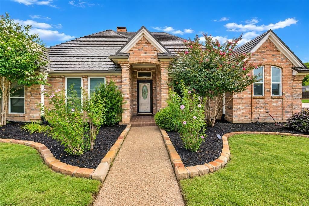 504 Quail Cove Court, Hurst