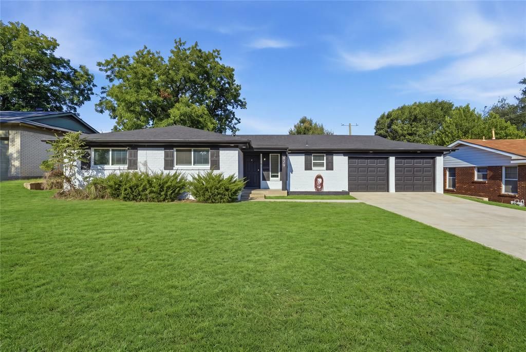 829 Lee Drive, Bedford