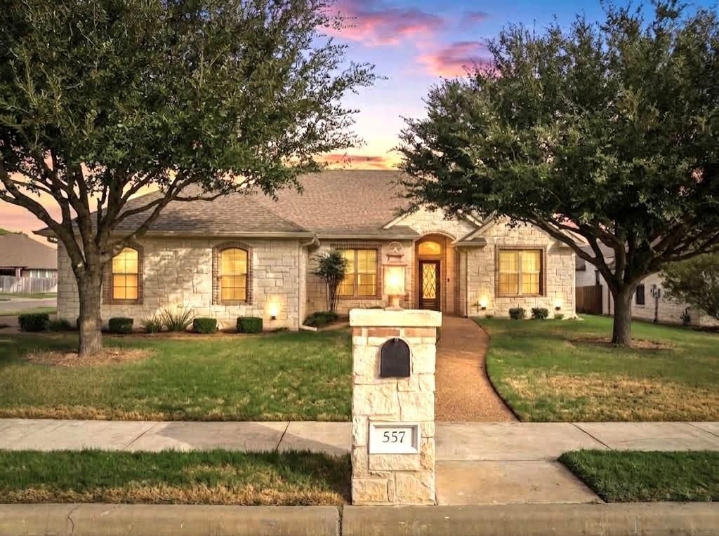 557 Perry Lane, Robinson