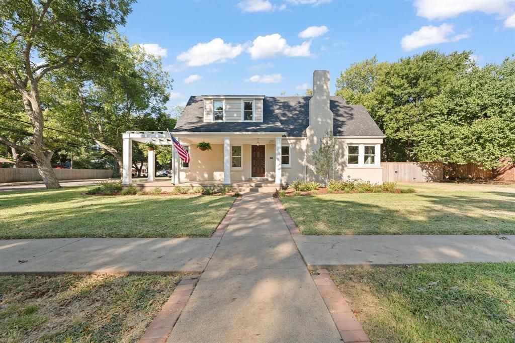 112 Bellevue Drive, Cleburne