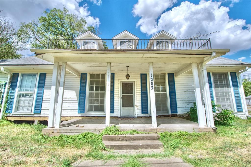 1202 Tyler, Thornton