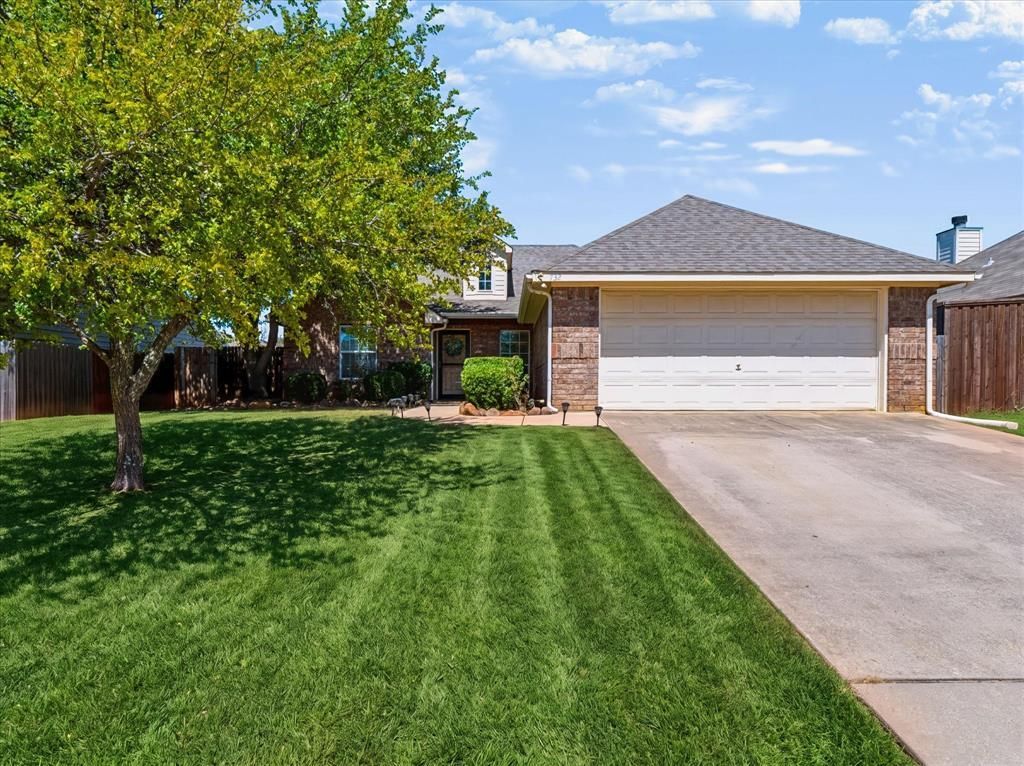 732 Countryside Drive, Aubrey
