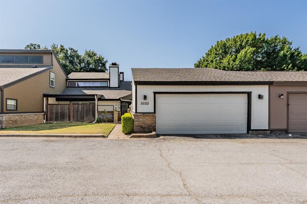 5520 Willow Circle, Fort Worth