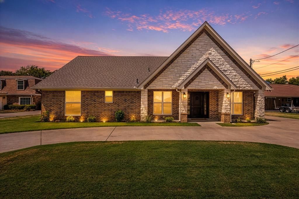 4100 Apache Trail Court, Granbury