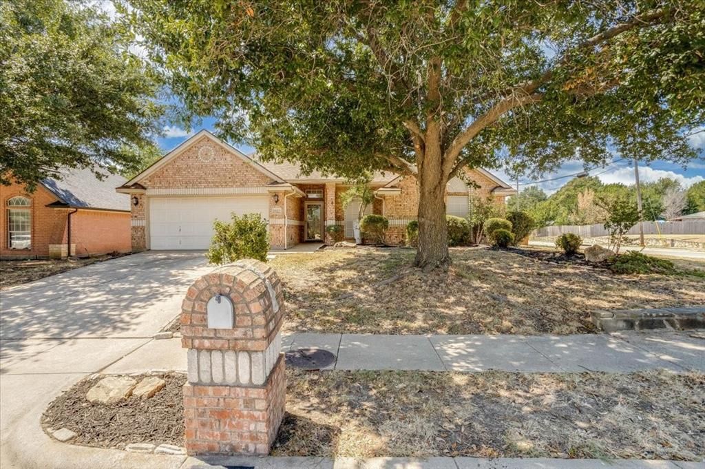 1025 Jessica Drive, Burleson