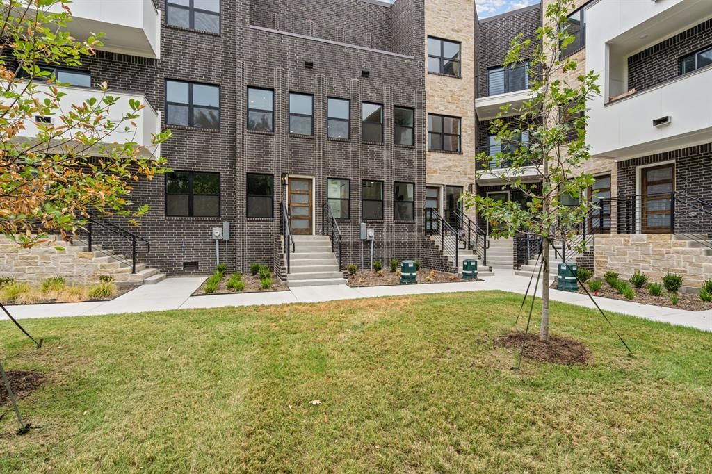 2725 Azalea Park Circle, Fort Worth