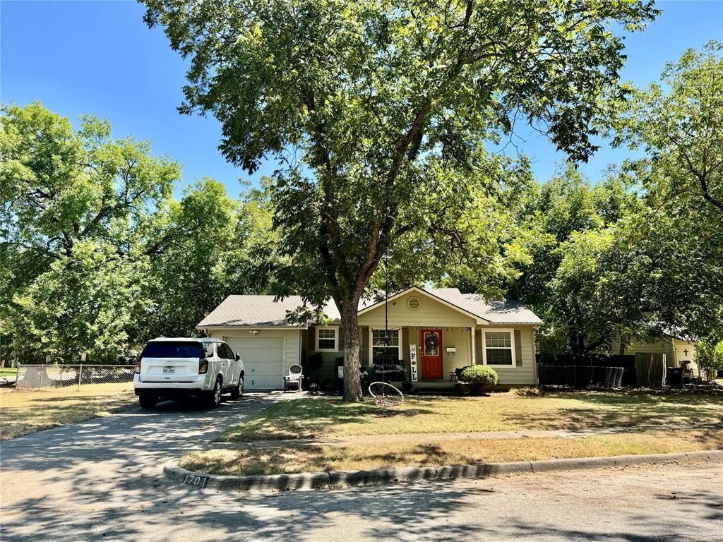 1701 Stewart Drive, Arlington