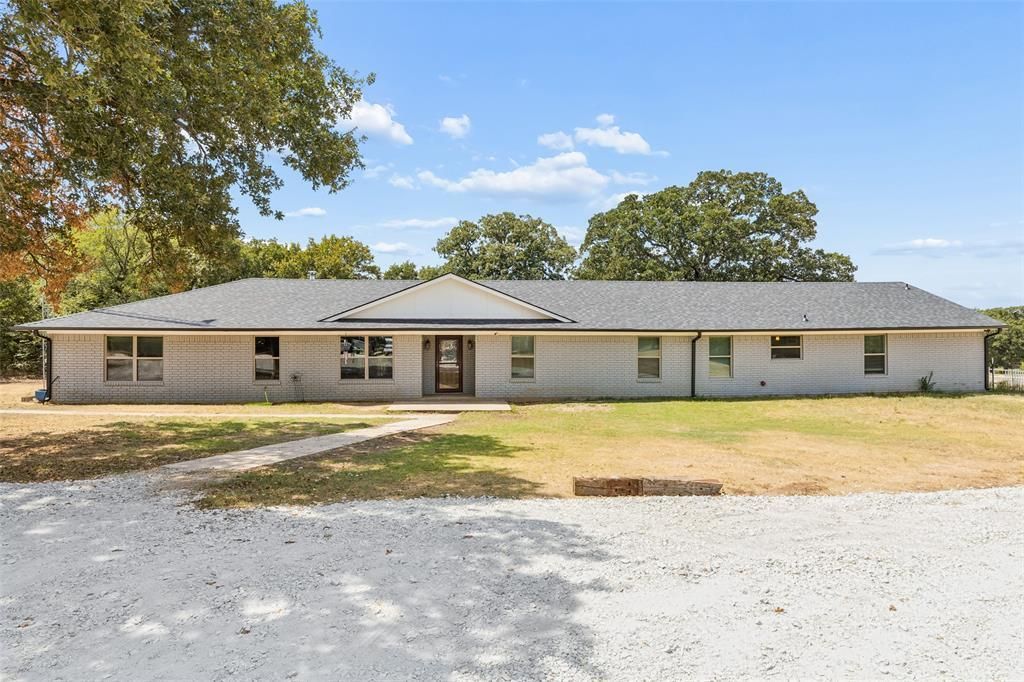 1111 Riley Road, Whitesboro