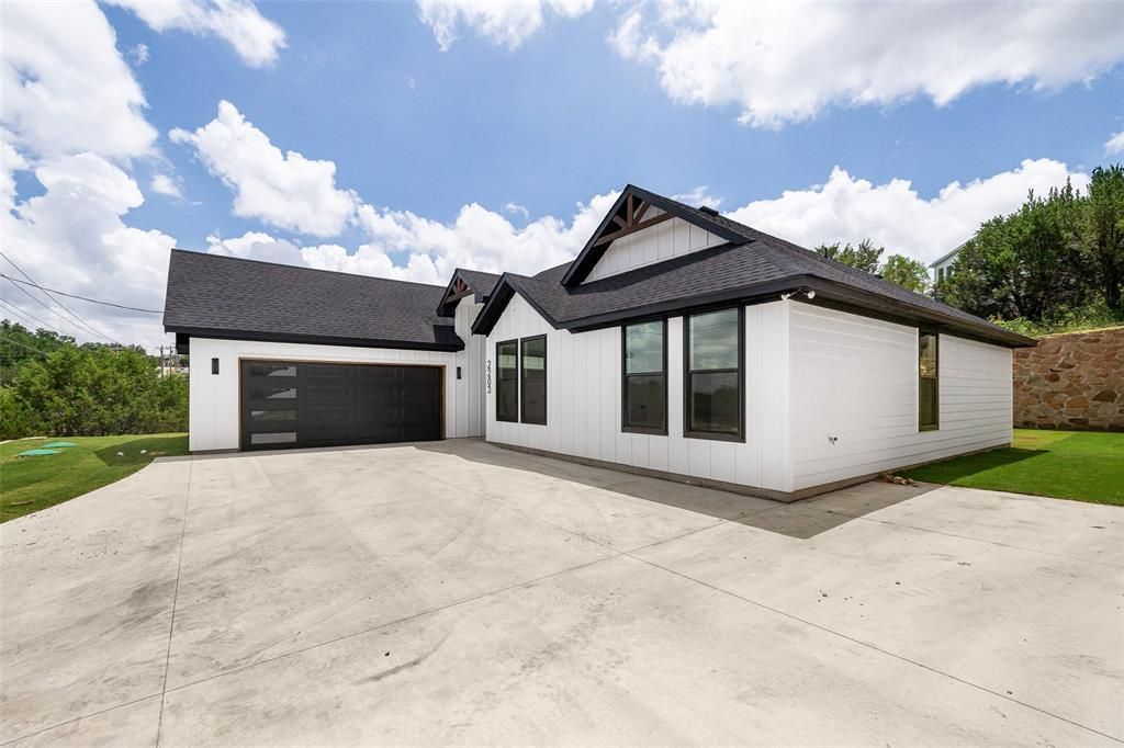2203 Christine Drive, Granbury