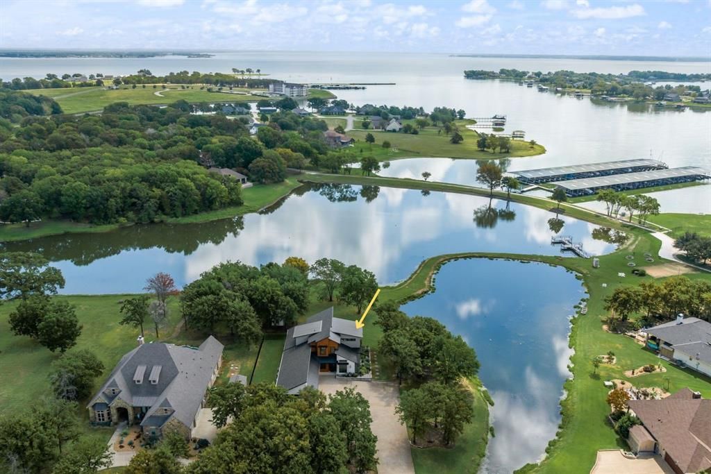708 Clear Water Court, Corsicana