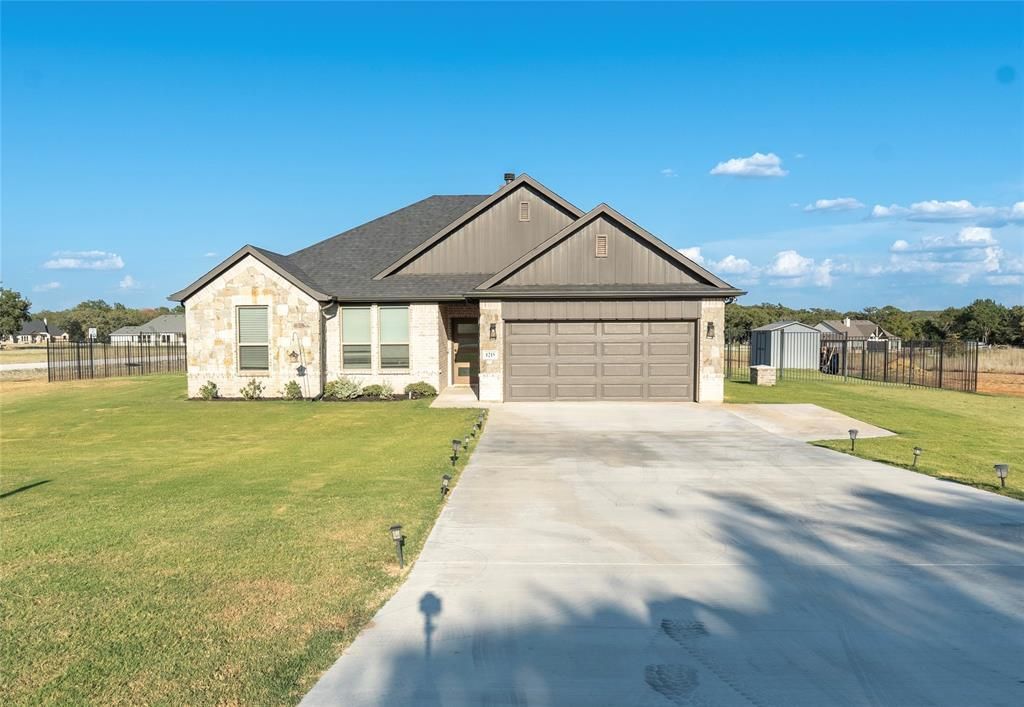 1215 Sanger, Springtown