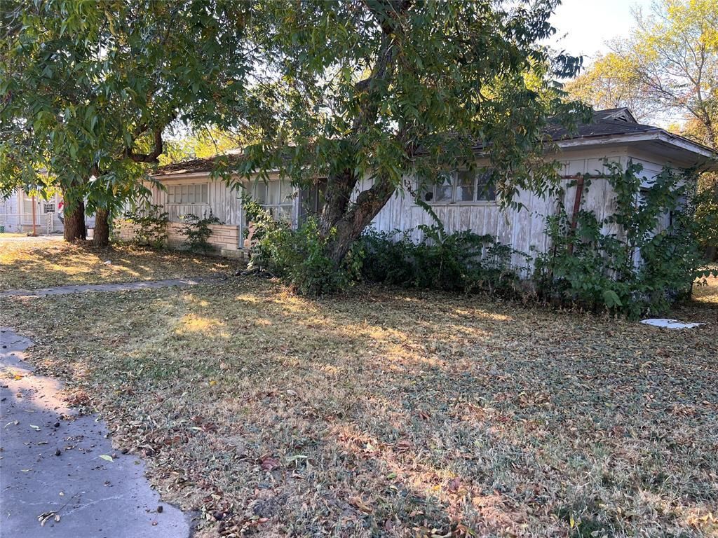 107 W Elm, Alvarado