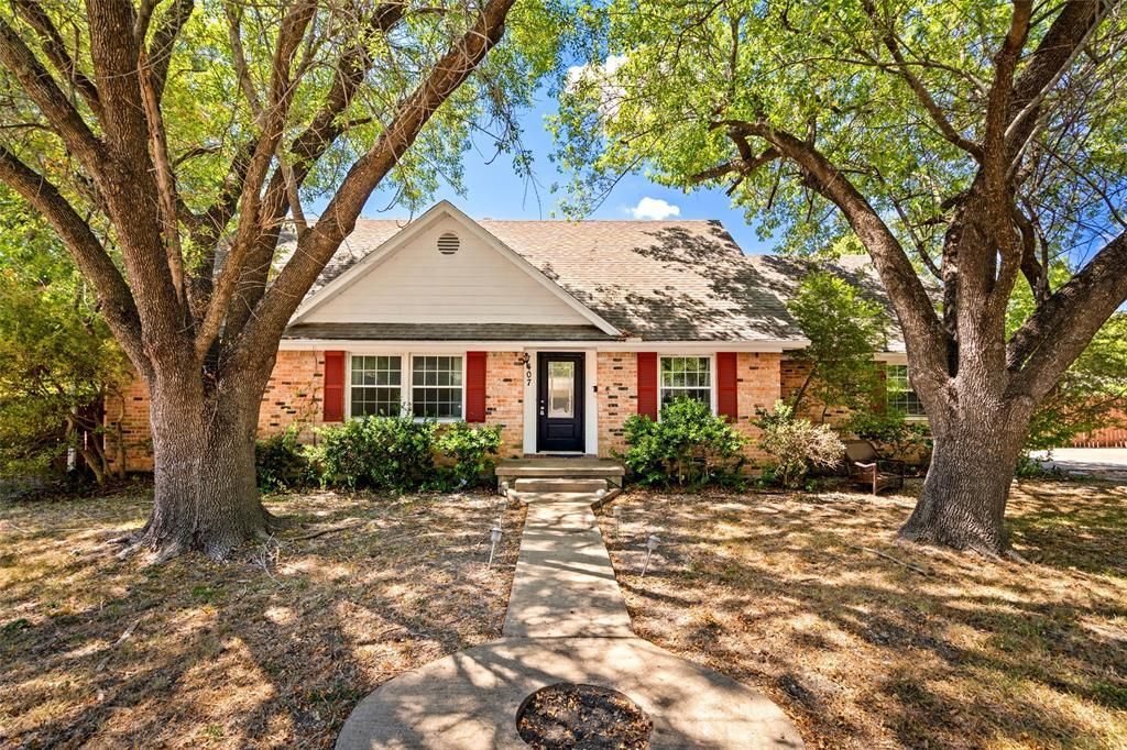 407 John Arden Drive, Waxahachie