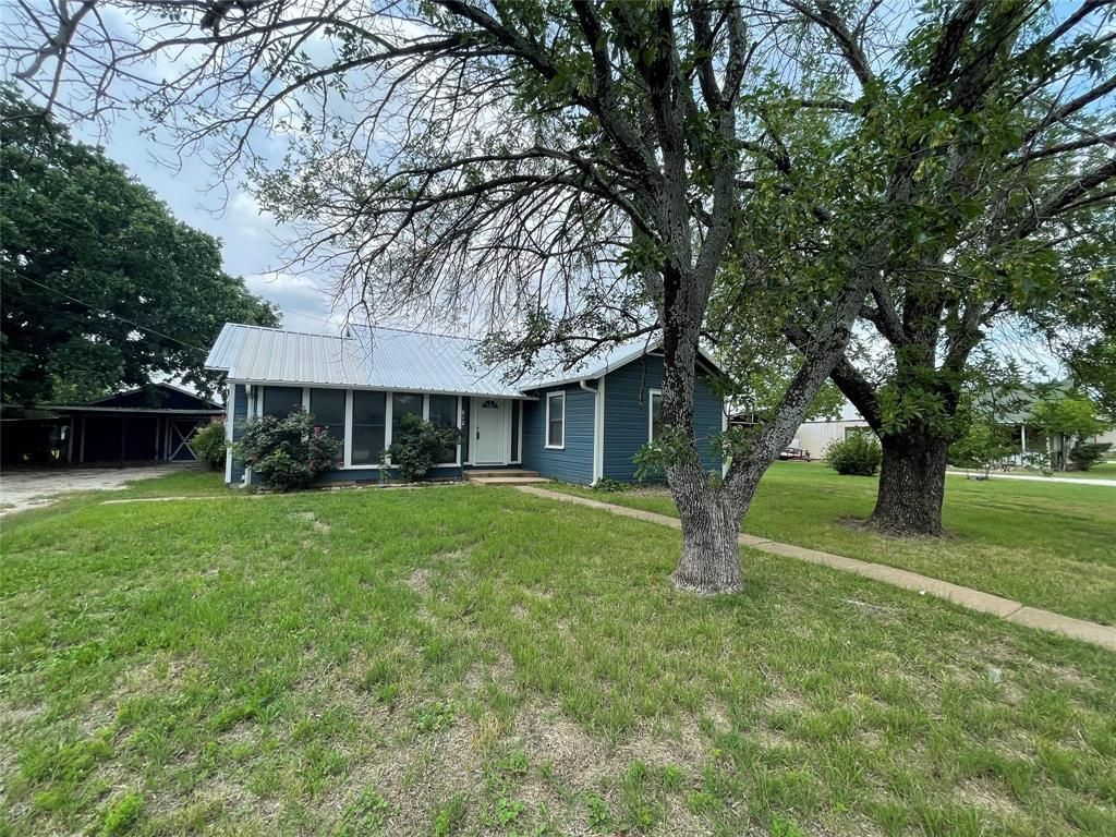 612 N Main Street, Graford