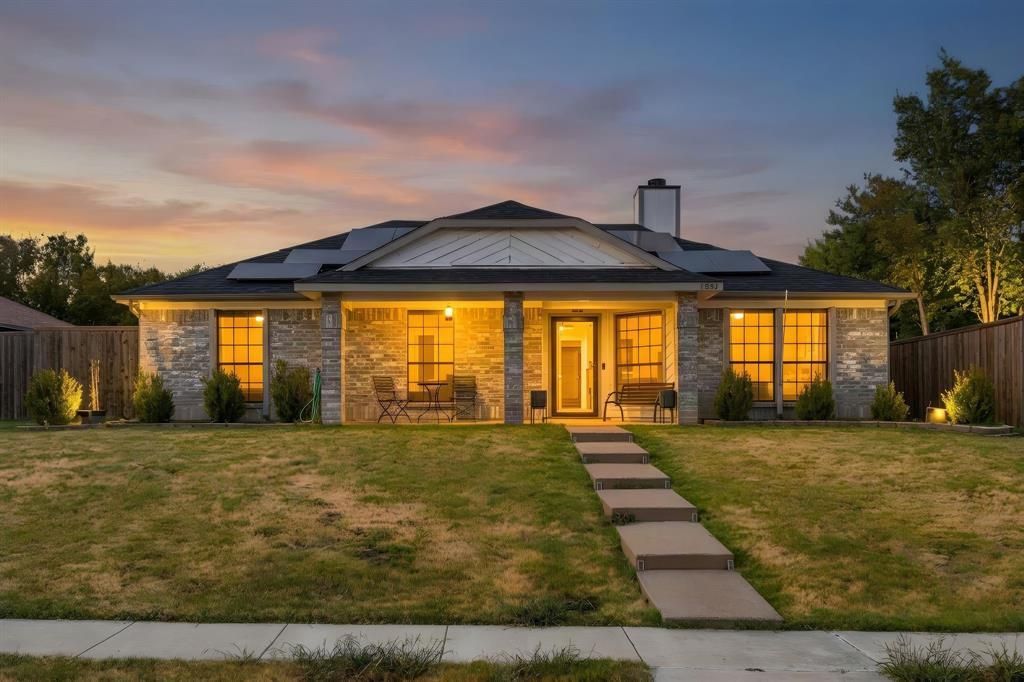 1553 Autumn Breeze Lane, Lewisville