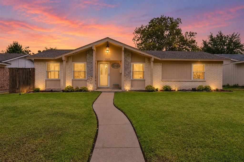 1513 Meadow Way, Garland