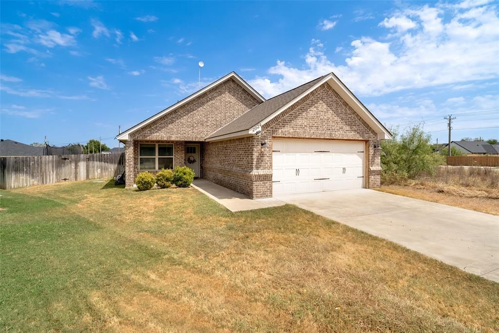 2324 Creek Drive, Granbury