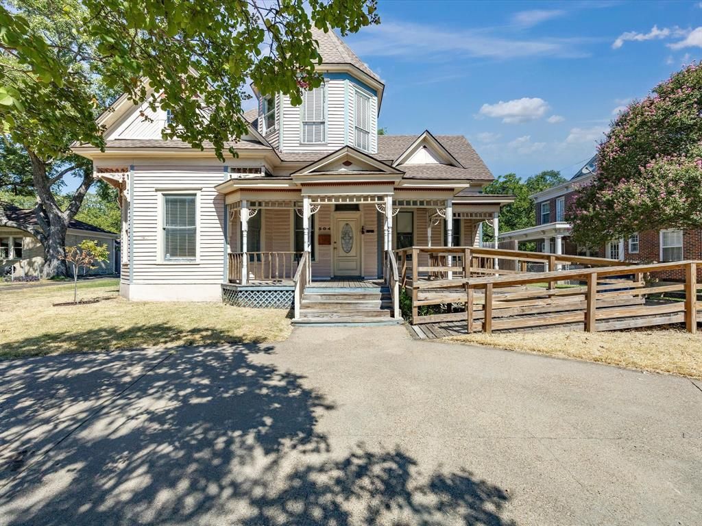 504 W Knox Street, Ennis