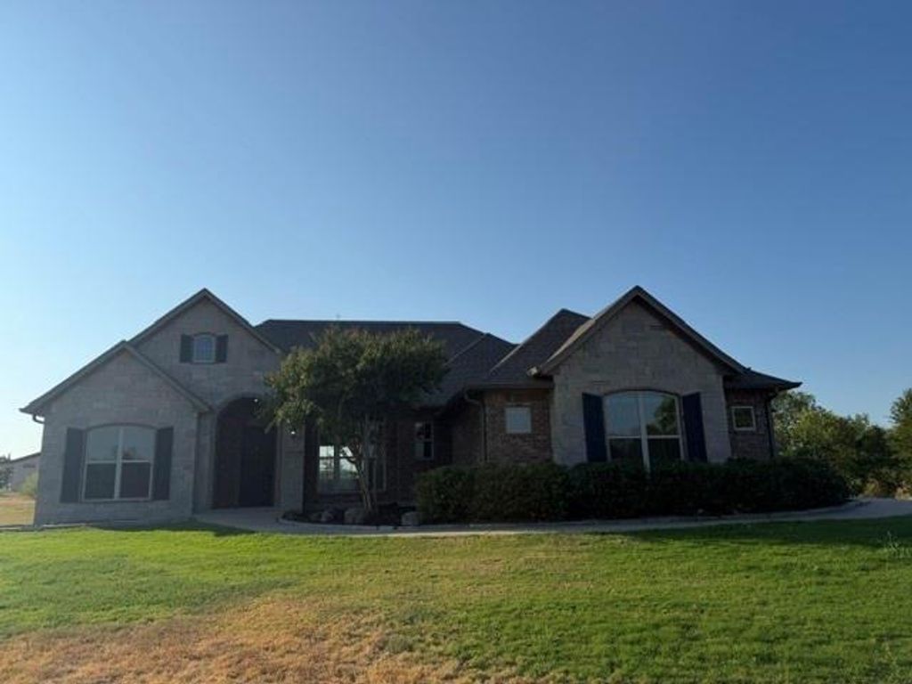 129 Turnberry Lane, Corsicana
