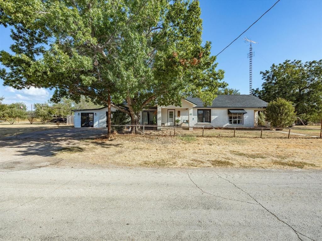 208 E Church Street, Woodson