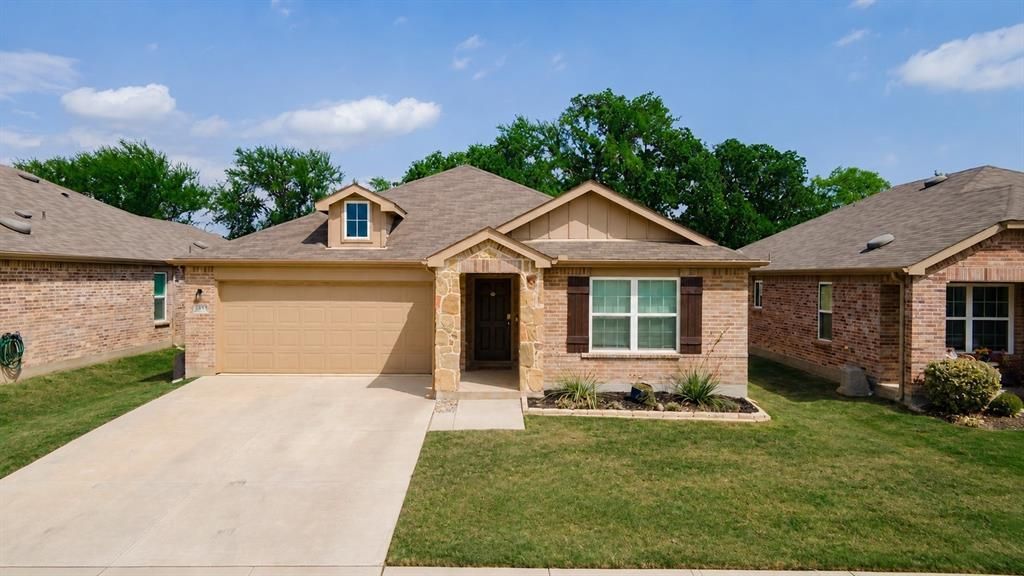 2213 Village Creek Lane, Denton
