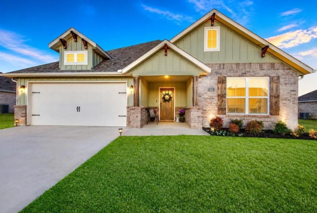 112 Kens Court, Pilot Point