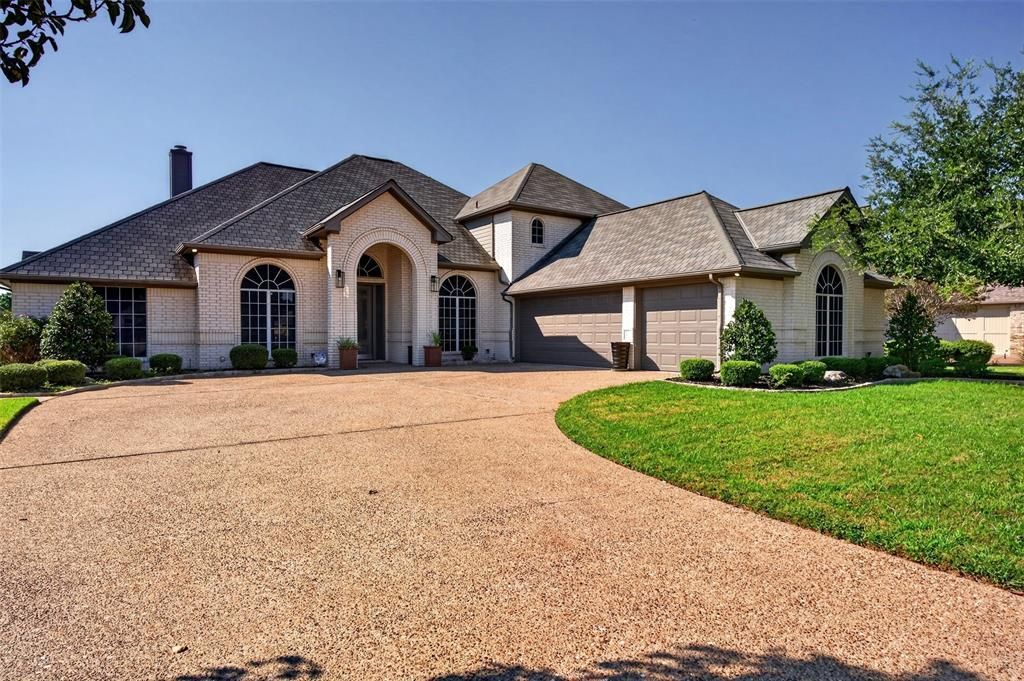 2612 Waters Edge Drive, Granbury
