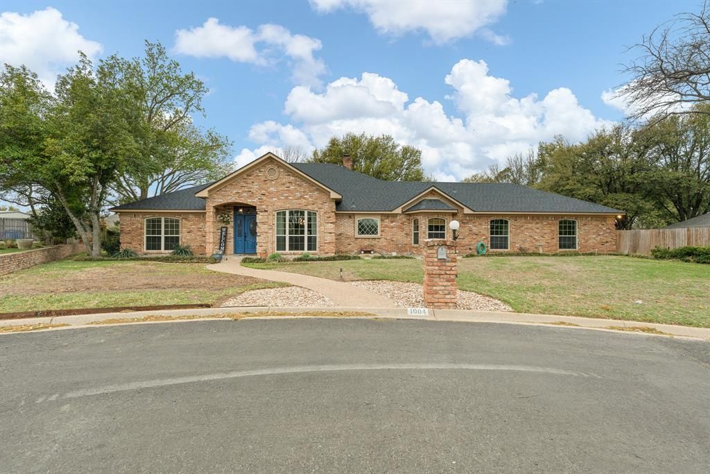 1004 Canyon Court, Cleburne