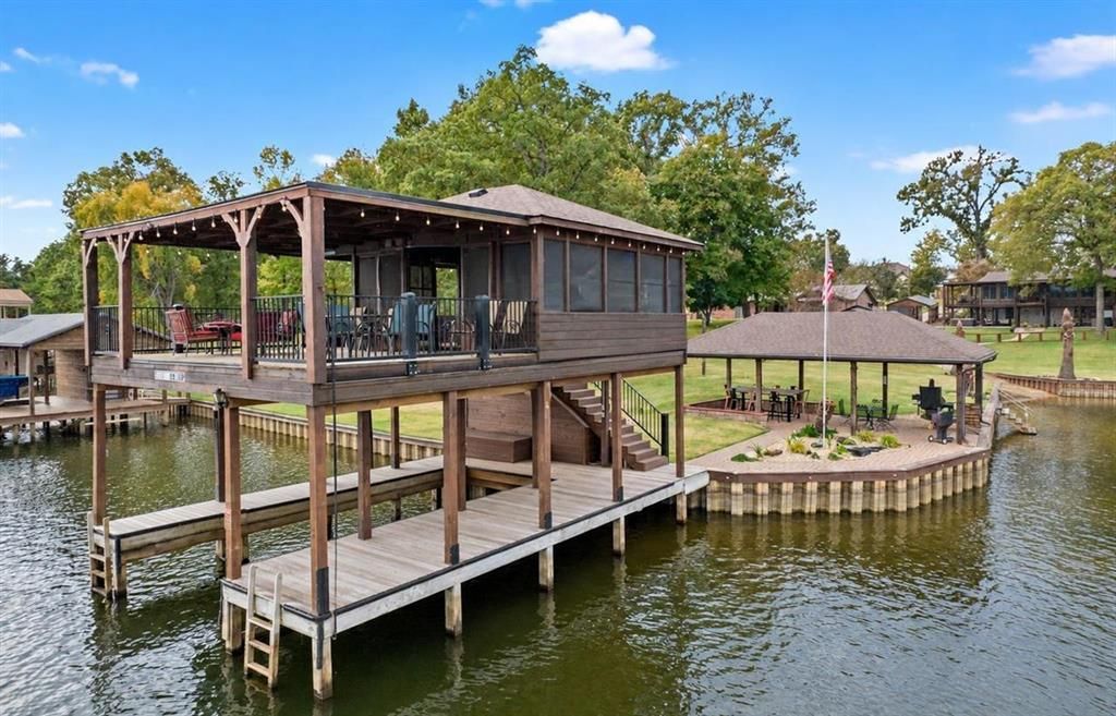 803 County Road 2127, Pittsburg