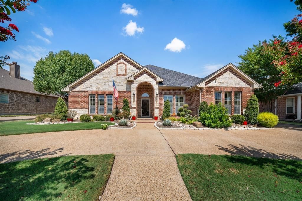 811 Amherst Drive, Waxahachie
