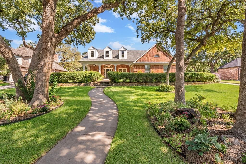 2802 Yorkshire Lane, Southlake