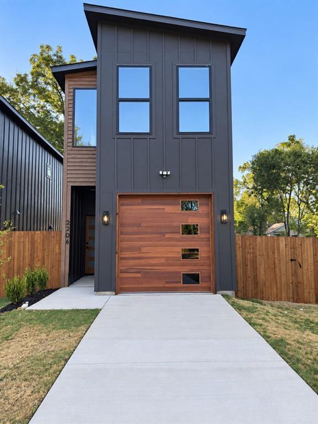 2206 Dyson Street, Dallas