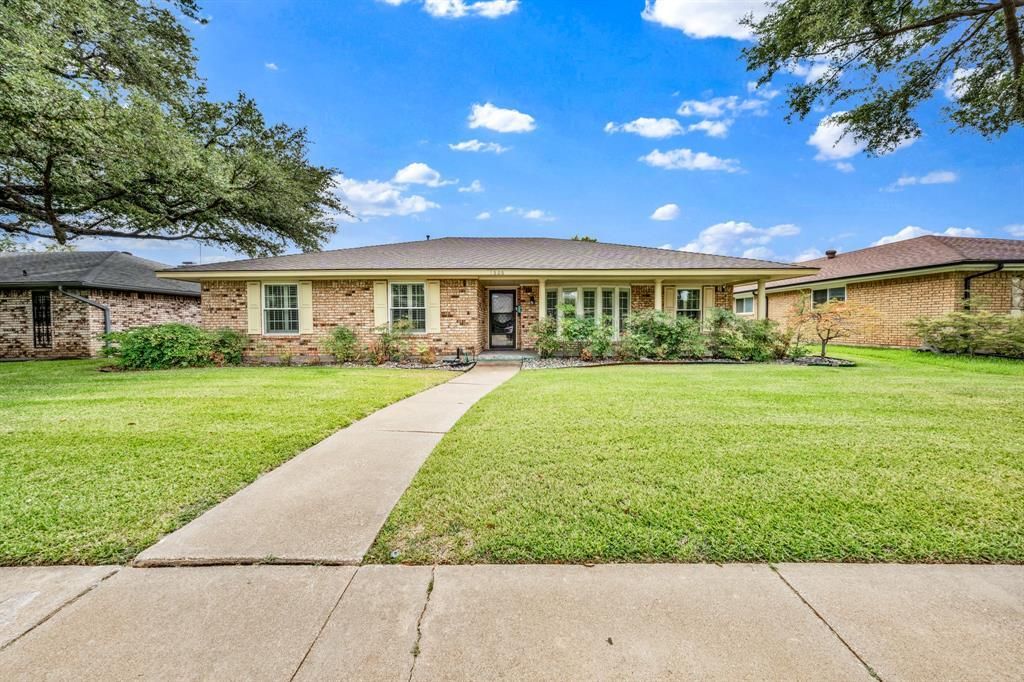 1606 Clear Point Drive, Garland
