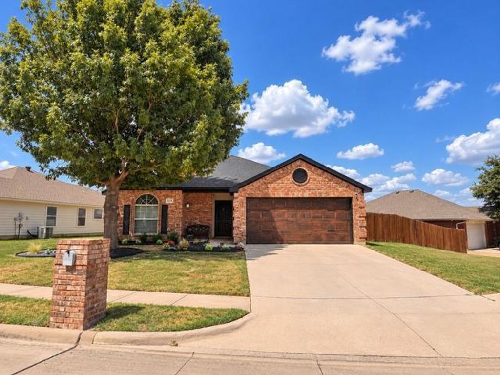 1148 Mustang Ridge Drive, Fort Worth