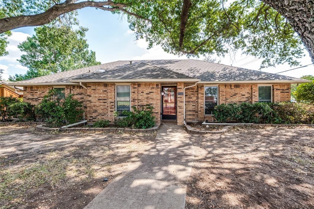 1900 Oakbluff Drive, Carrollton