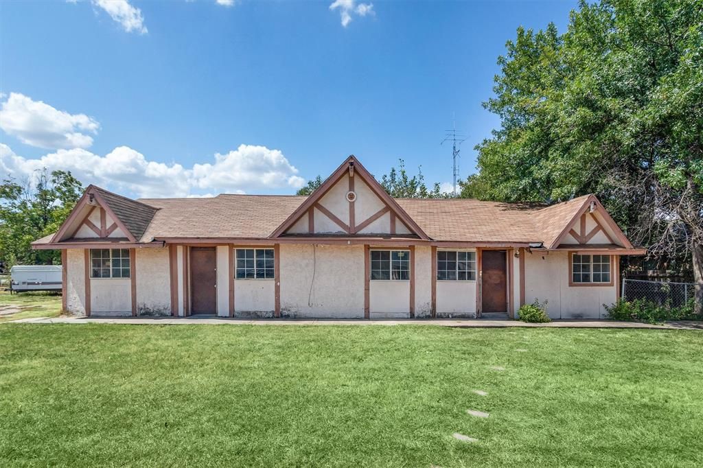 612 Meadow Park Drive, White Settlement