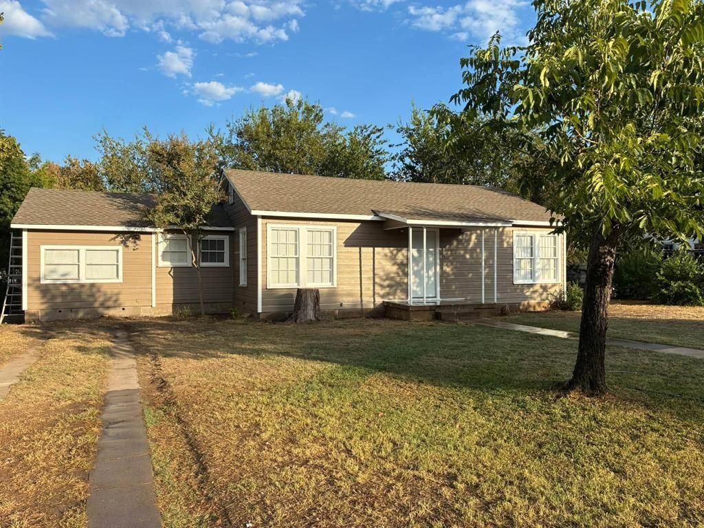 1102 La Monte Drive, Brownwood