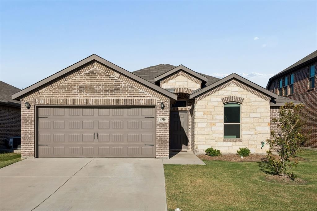 9916 Ginkgo Lane, Fort Worth